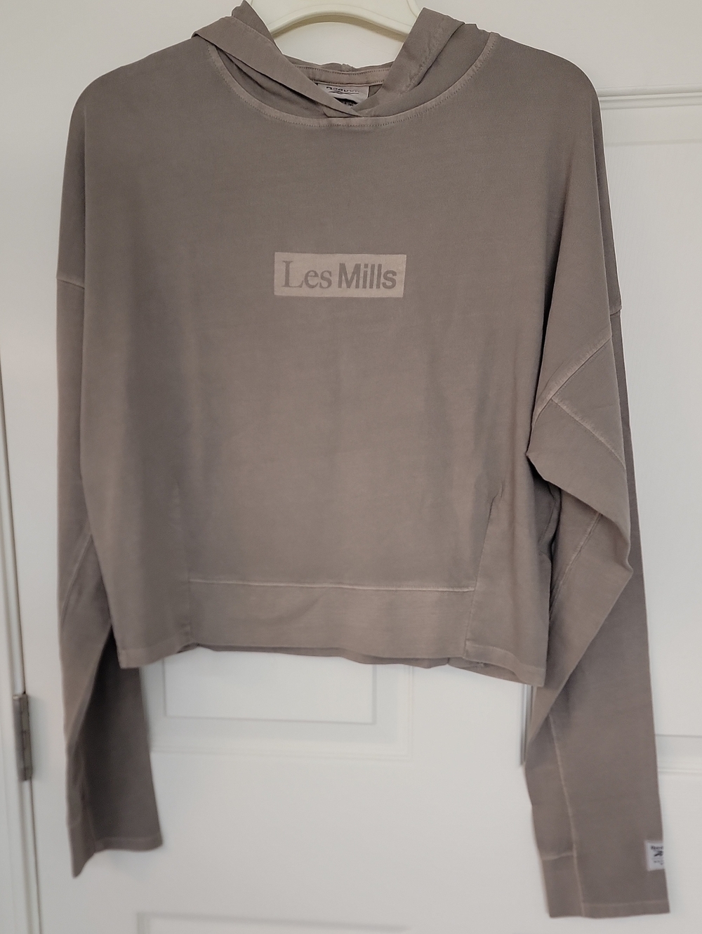 Reebok Les Mills Cropped Scoop Hoodie in Taupe